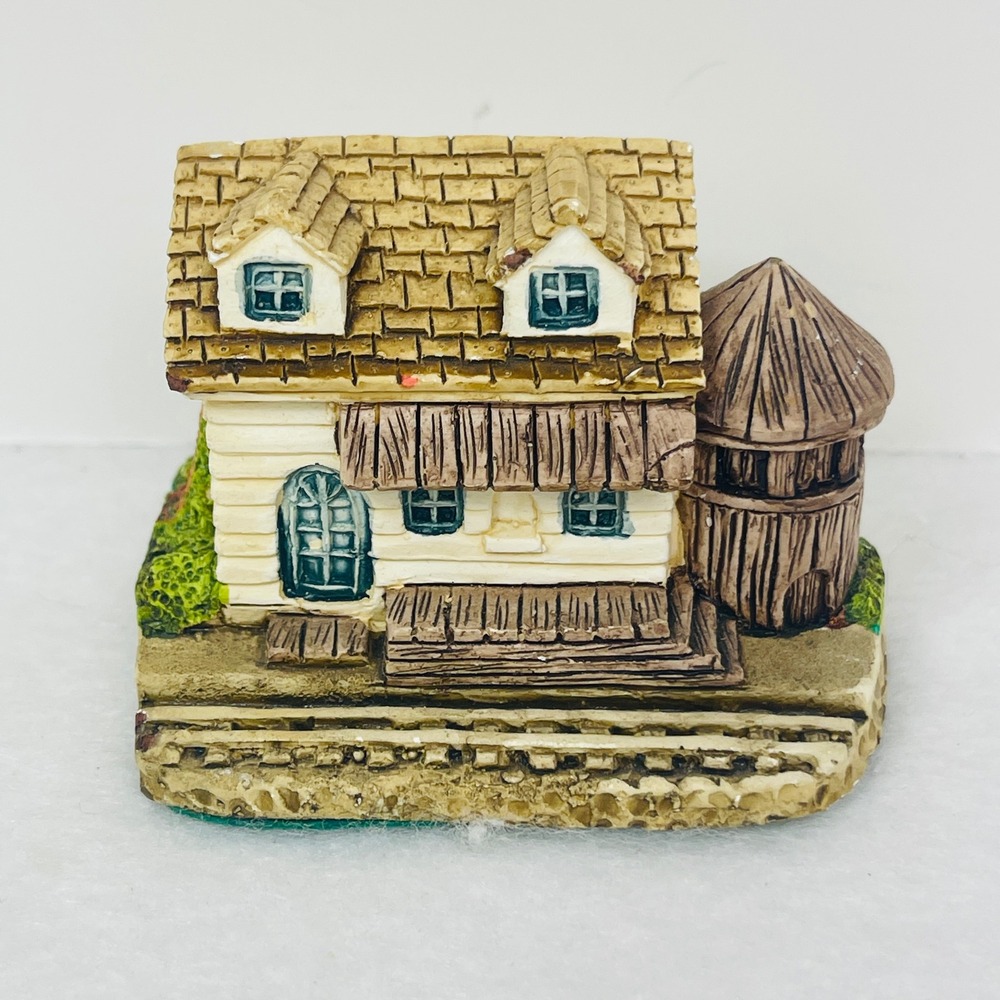 RGA Figurine Unisex OS Miniature Resin House Silo Tan Rustic 1992 Excellent